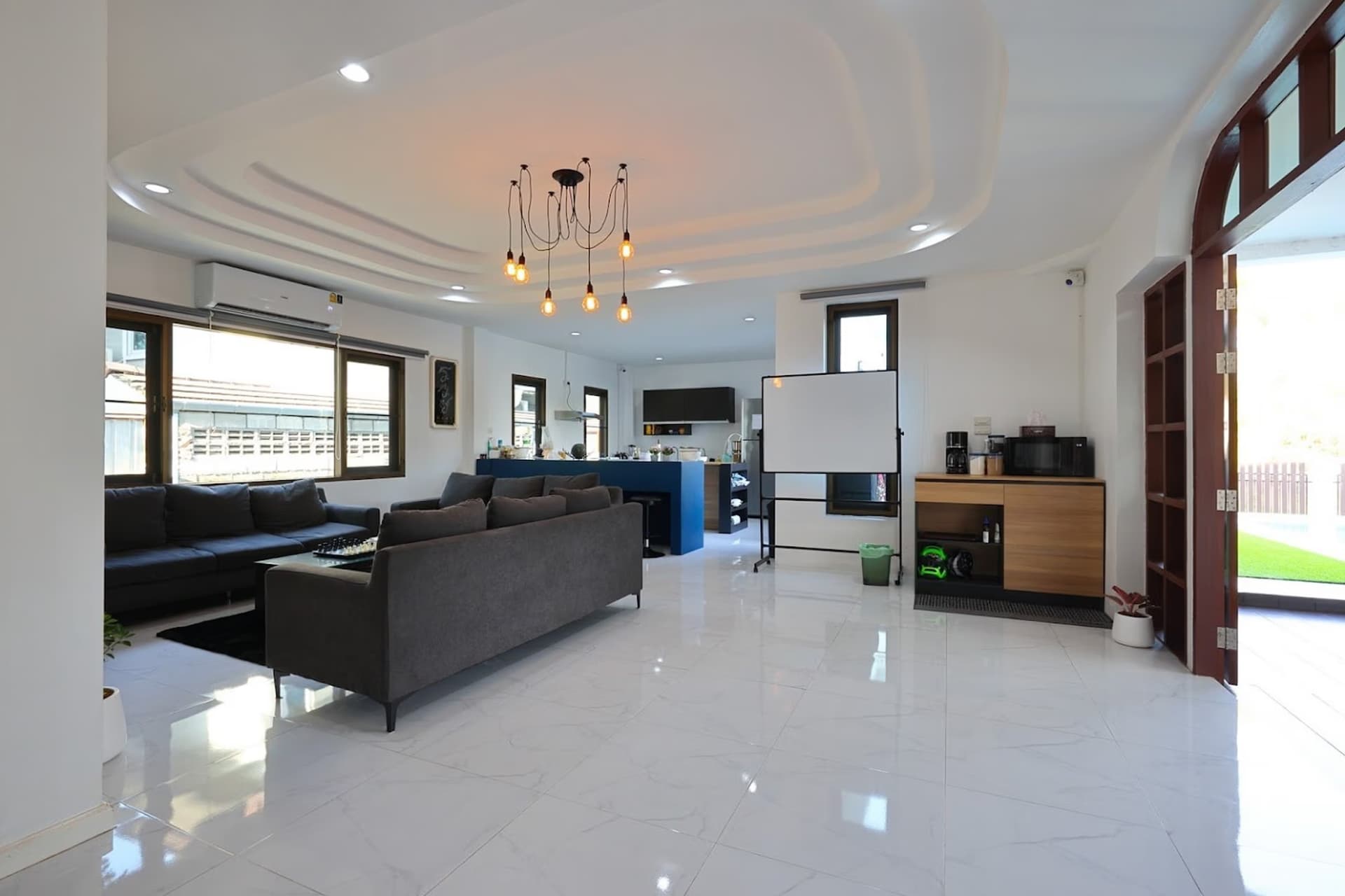 9 Bedroom Pool Villa - Image 5