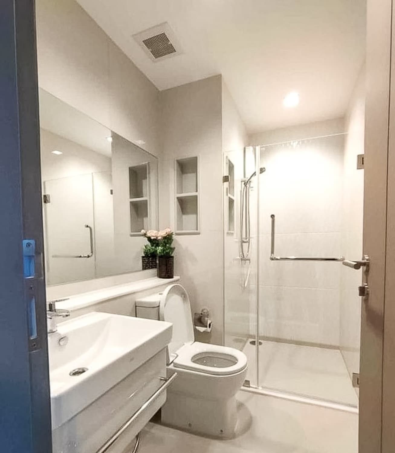 Condo for Rent at Life Asoke - Rama 9 - Image 4