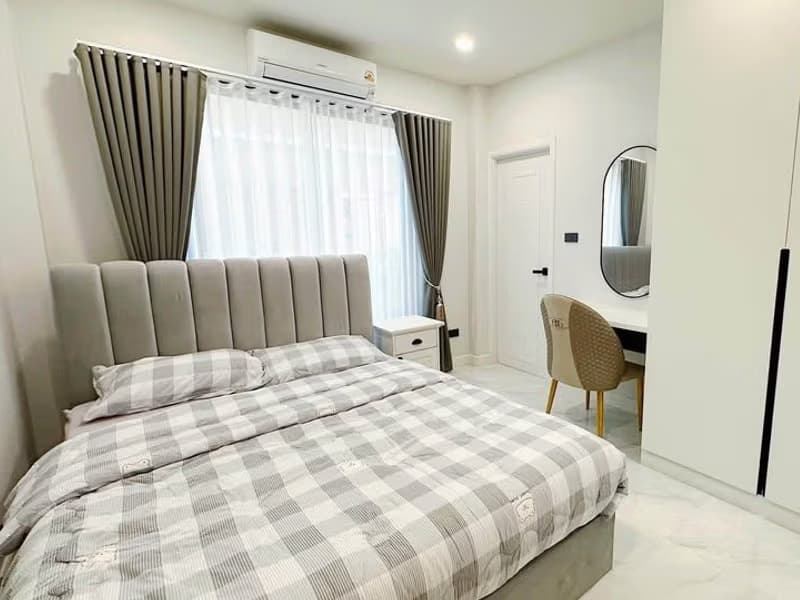 5 Bed House for Rent in Mueang Chiang Mai District