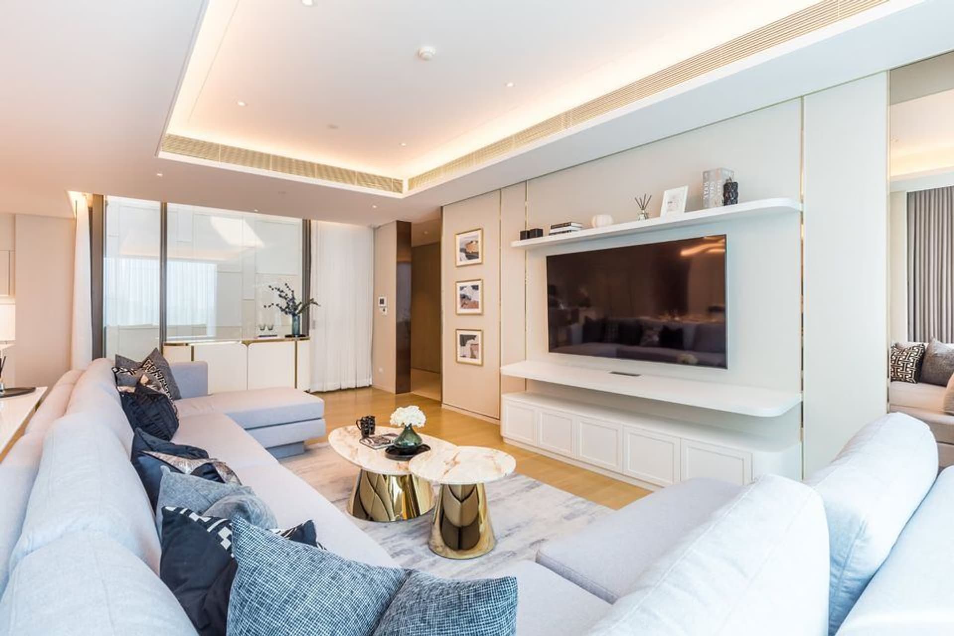 Condo for Rent, Sale at Baan Sindhorn - Image 1