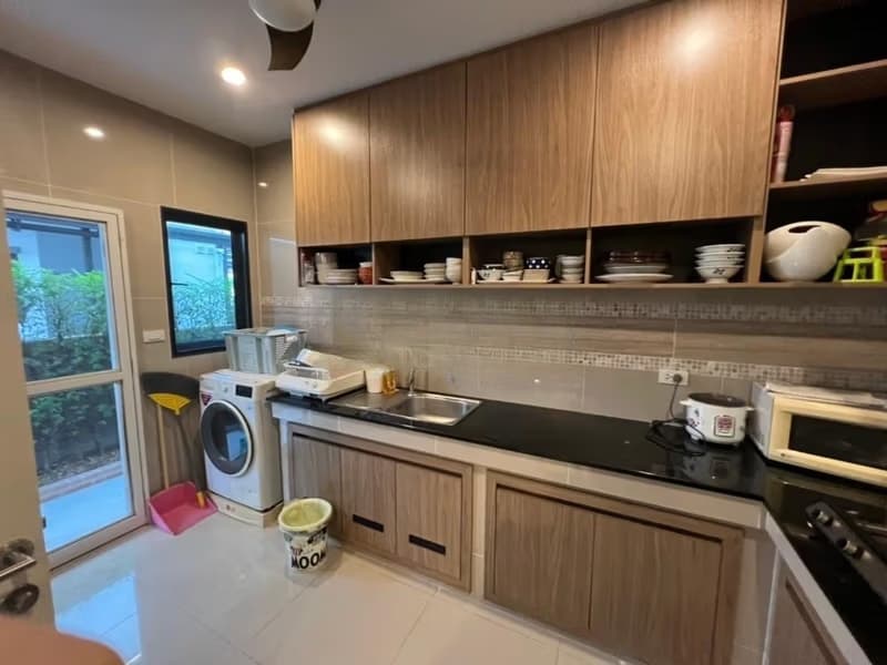 4 Bed House for Rent in Prawet