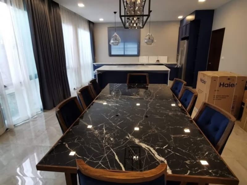 6 Bed House for Sale in San Sai District