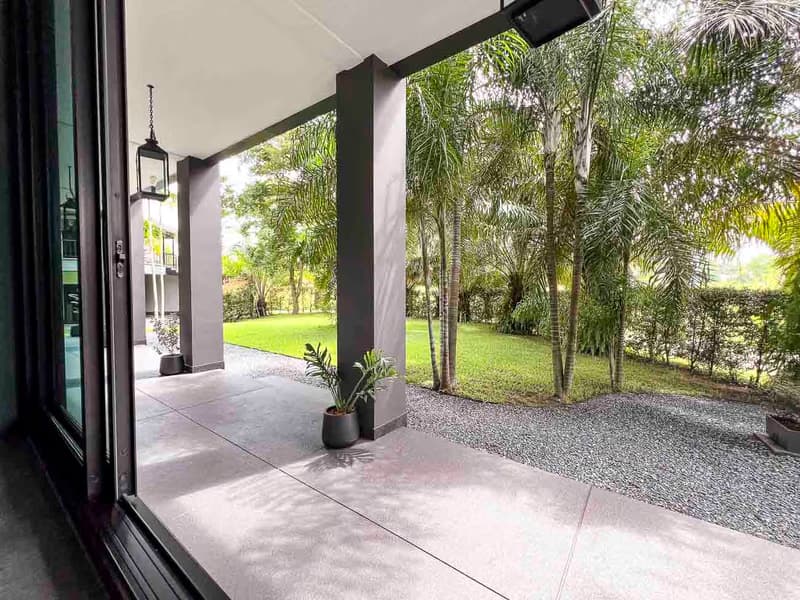 Luxury Lakeside Home for Sale in Mae RIm