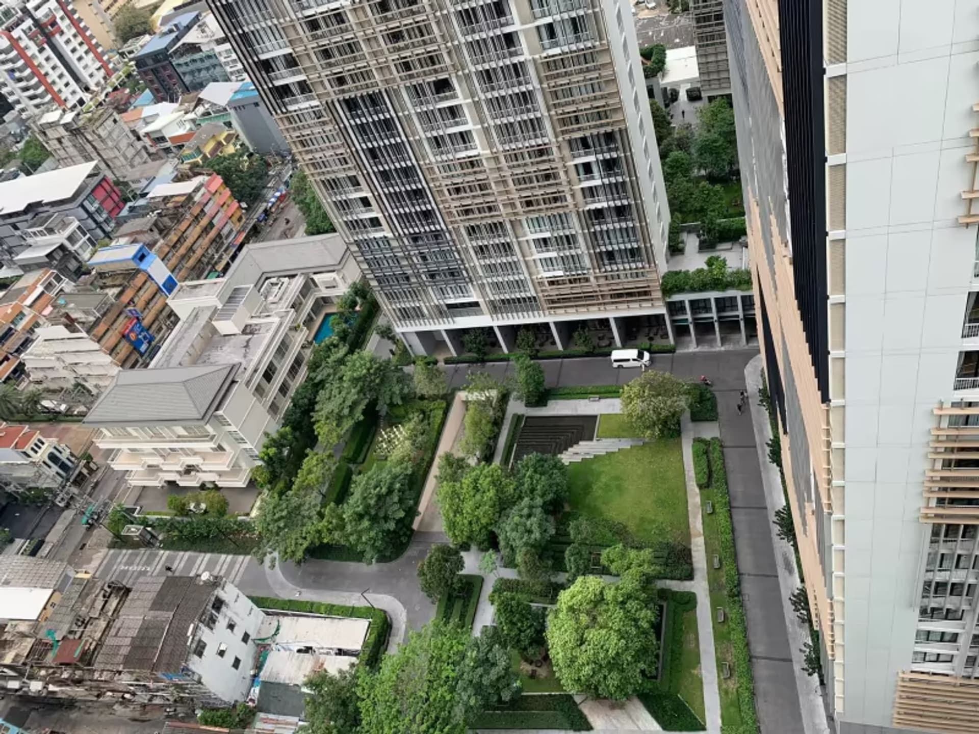 1 Bedroom Condo - Image 1