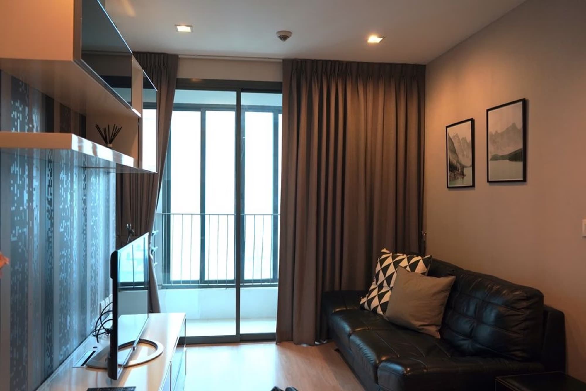 2 Bed Condo for Rent and Sale in Ratchathewi - Image 1