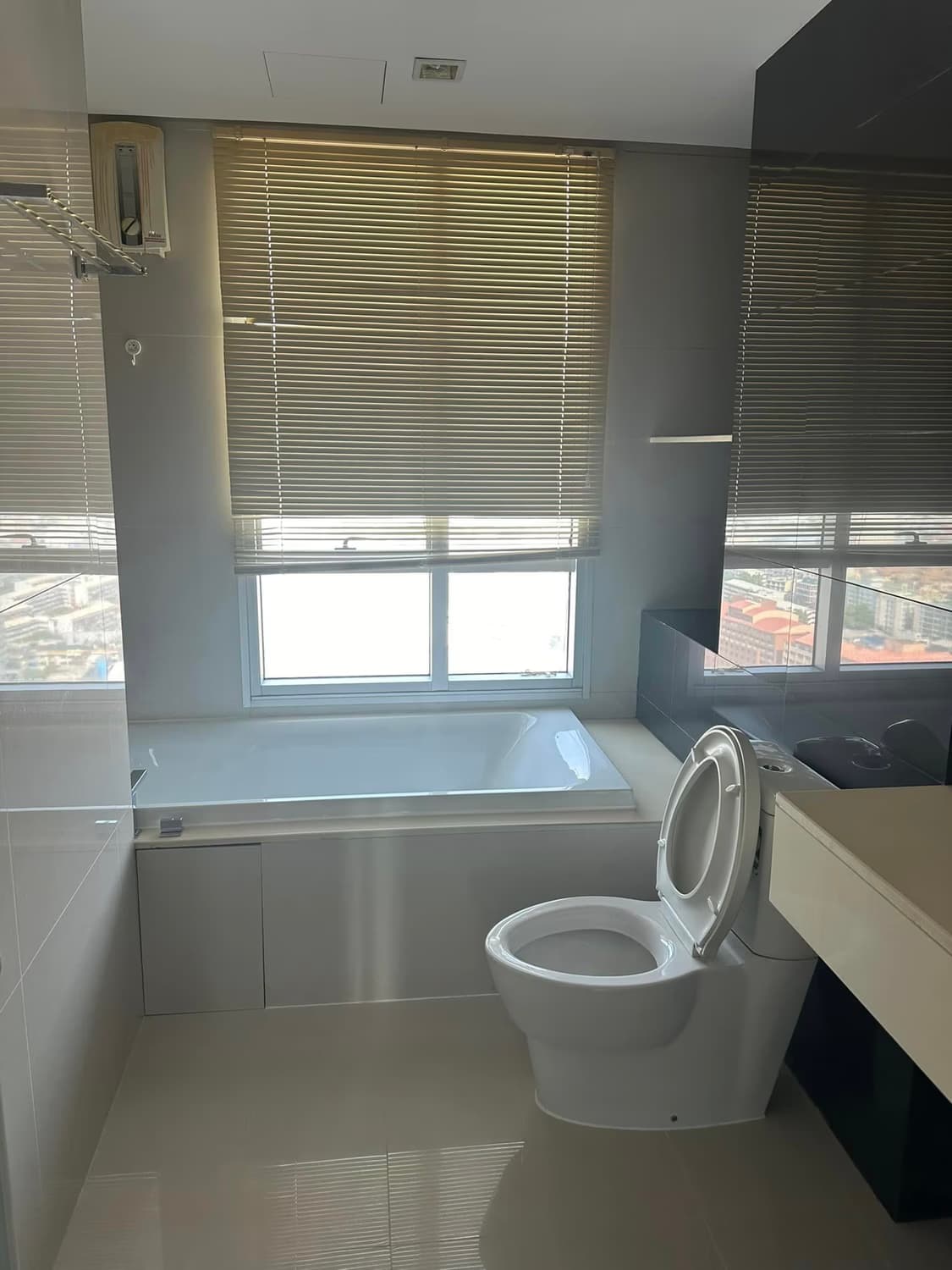 2 Bed Condo for Rent and Sale  Near Huai Khwang MRT - Image 11