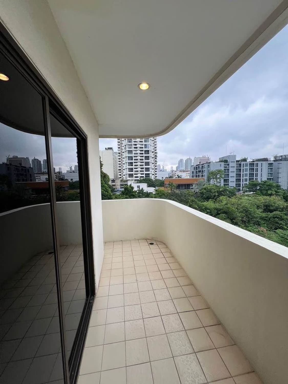 2 Bed Condo for Rent in Khlong Toei - Image 12