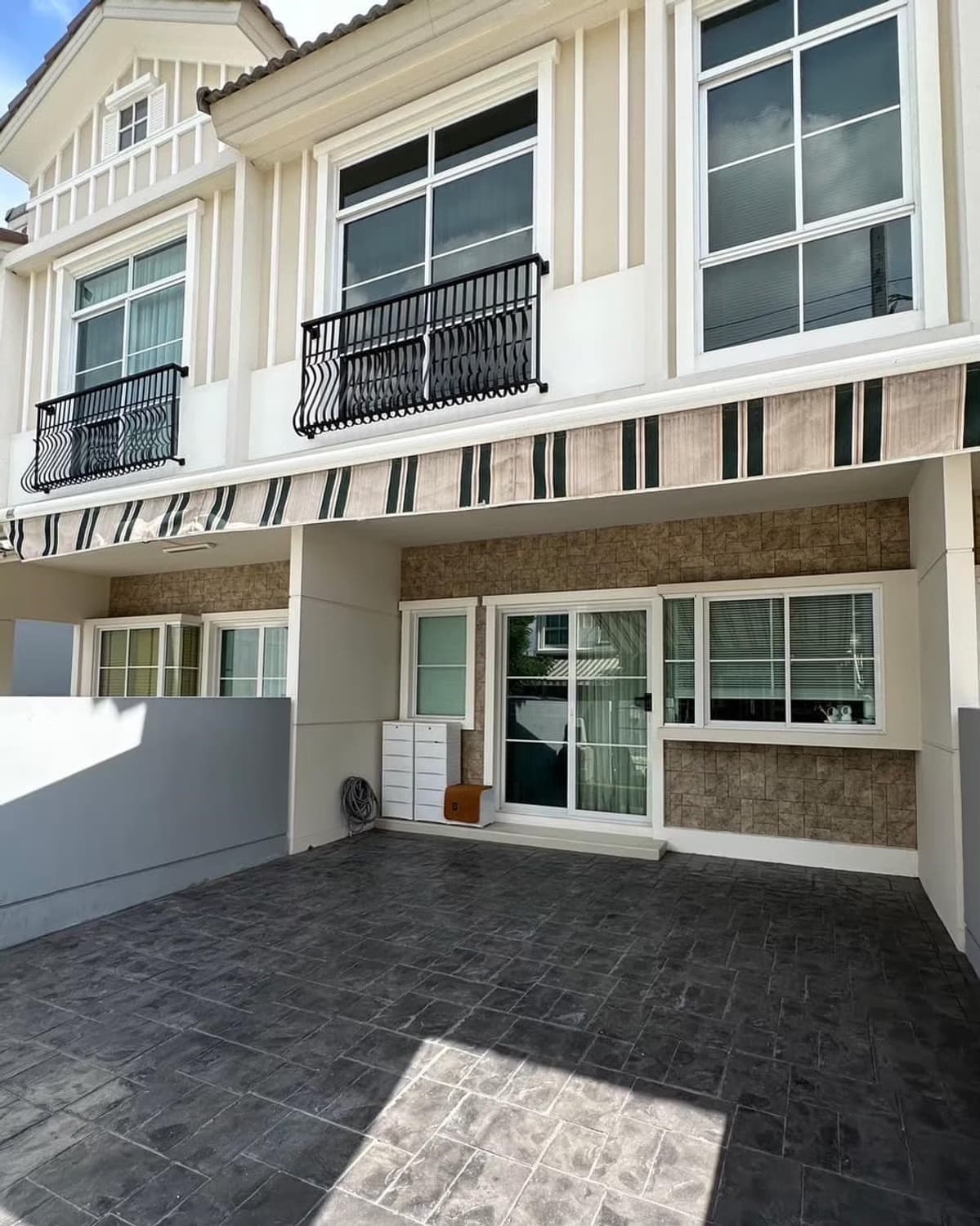 2 Bed Townhouse for Rent and Sale in Bang Phli - Image 1