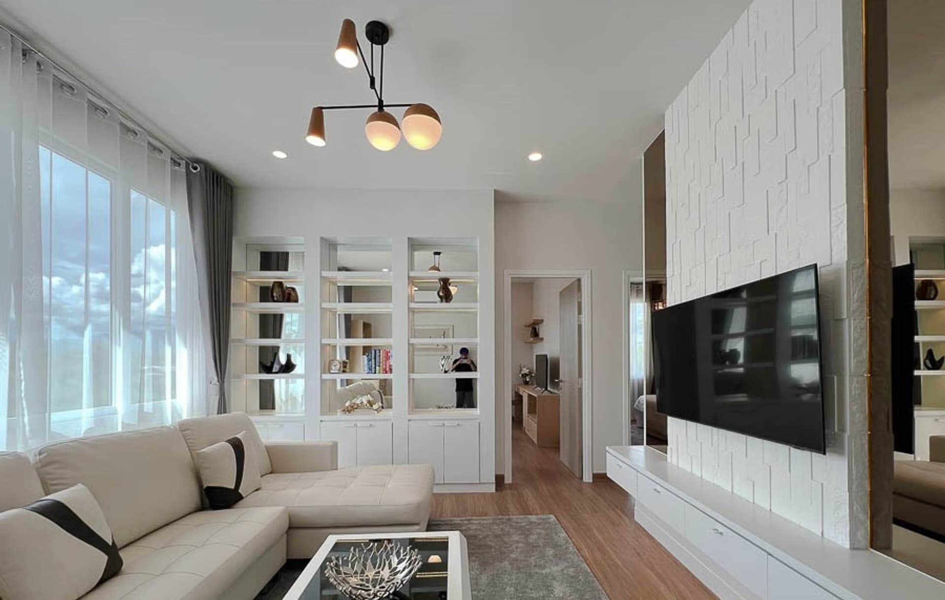 5 Bedroom House - Image 2