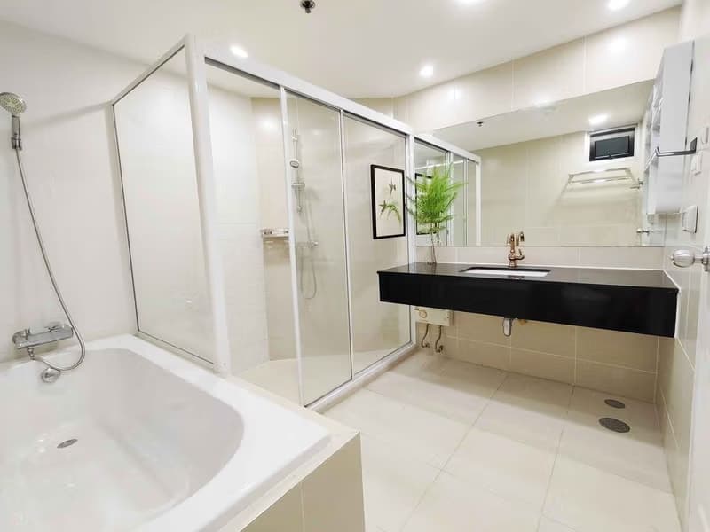 2 Bed Condo for Sale in Huai Khwang