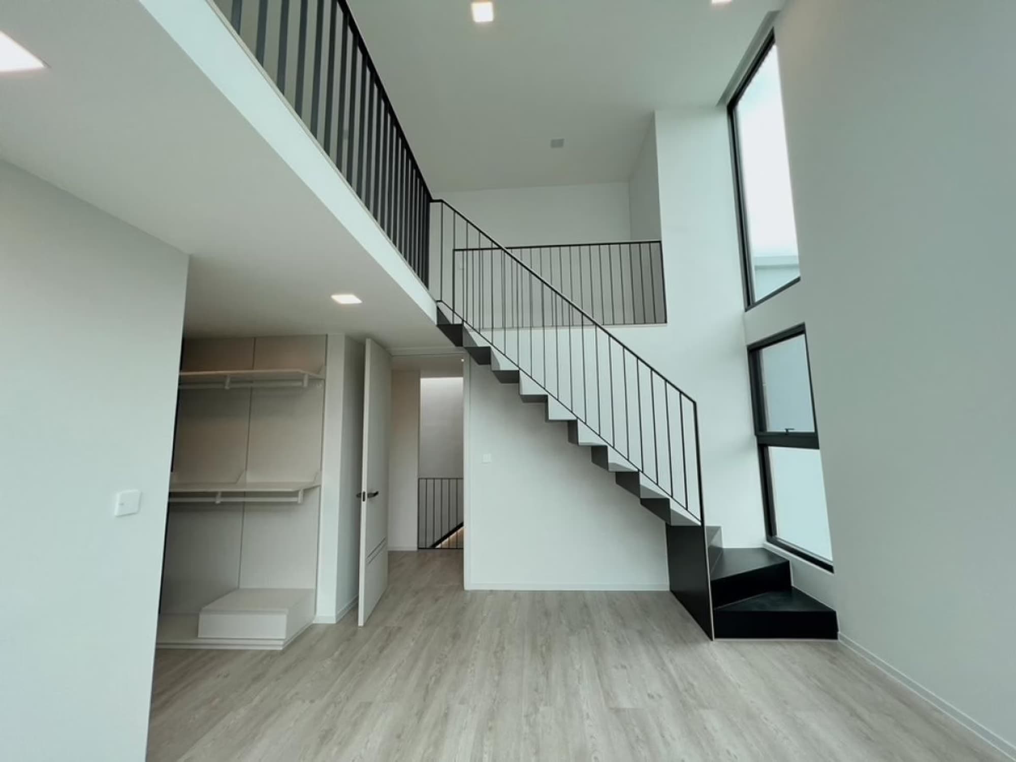 4 Bed House for Sale in Saphan Sung - Image 13