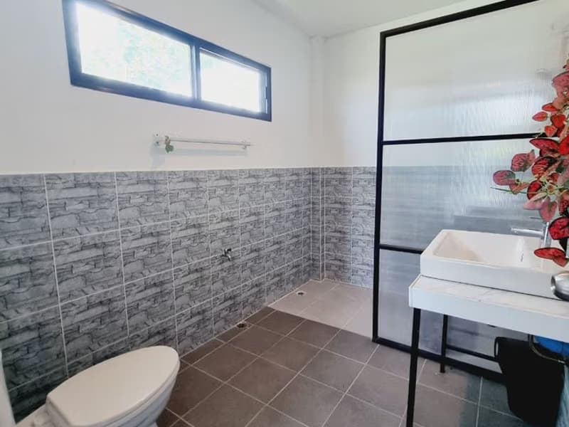 4 Bed House for Rent and Sale in Hang Dong