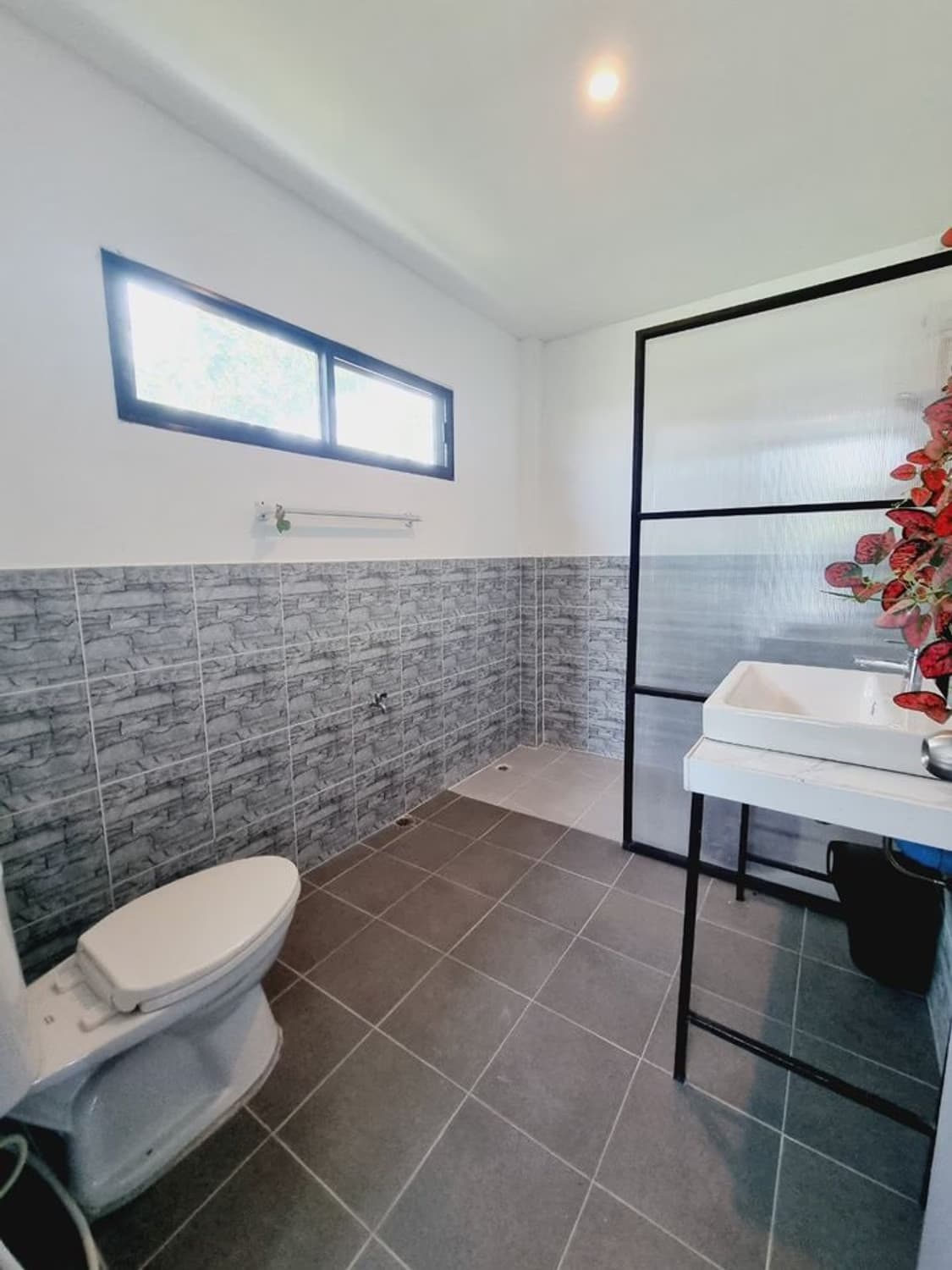 4 Bed House for Rent and Sale in Hang Dong - Image 6
