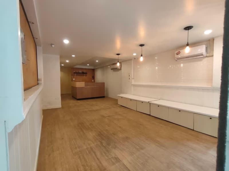12 Bed Commercial for Rent and Sale in Bang Rak