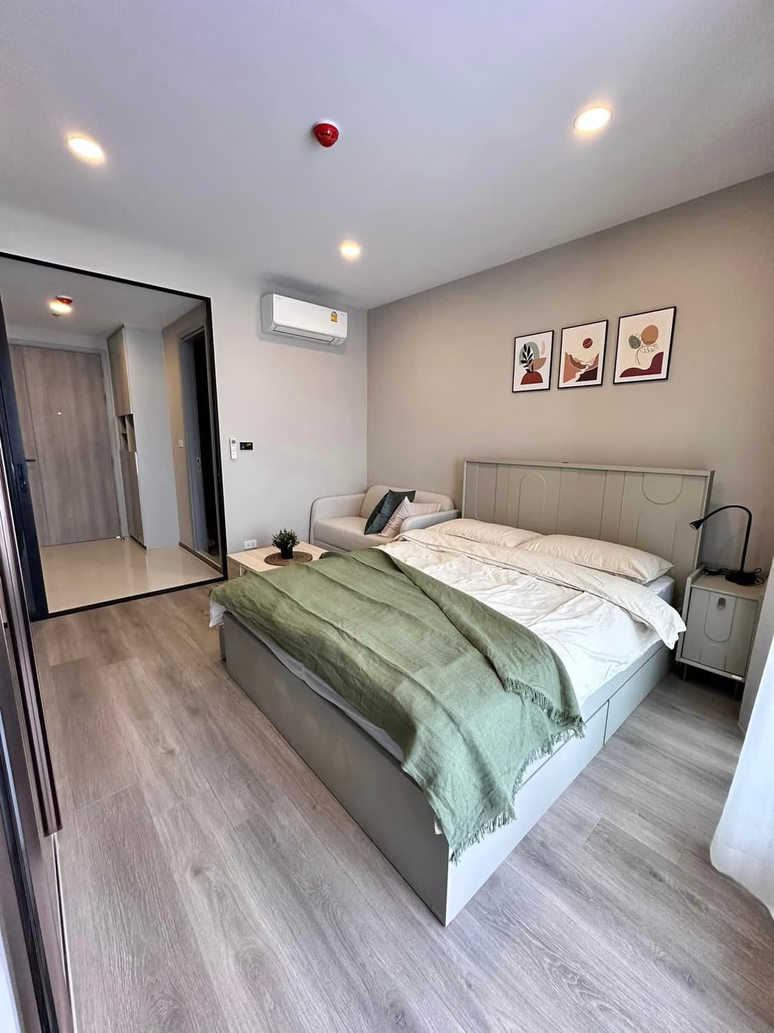 Studio Condo for Rent and Sale in Huai Khwang - Image 7