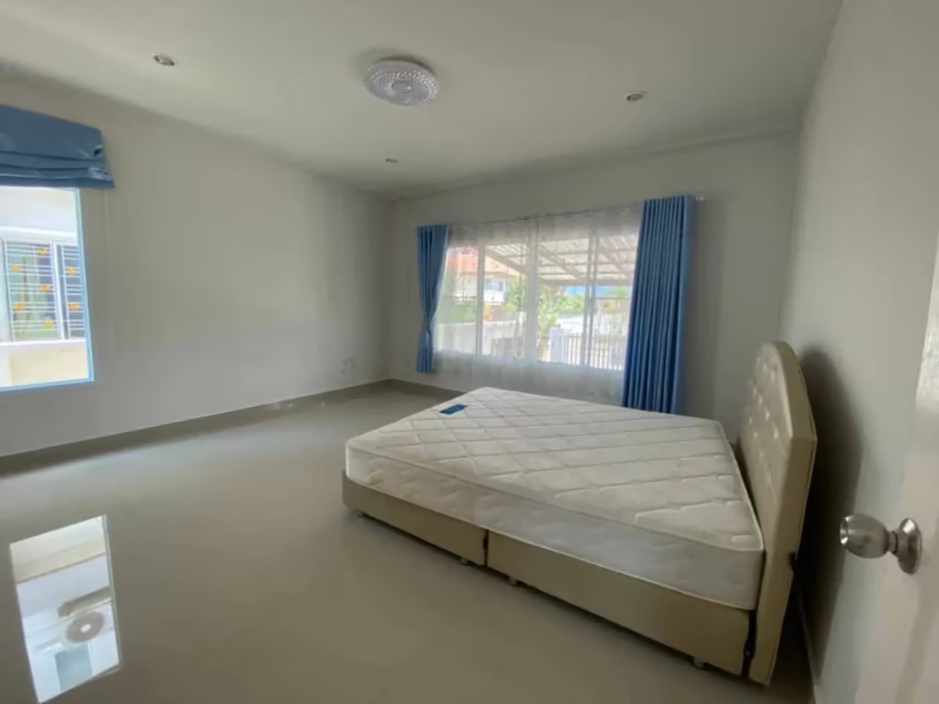4 Bedroom House - Image 11