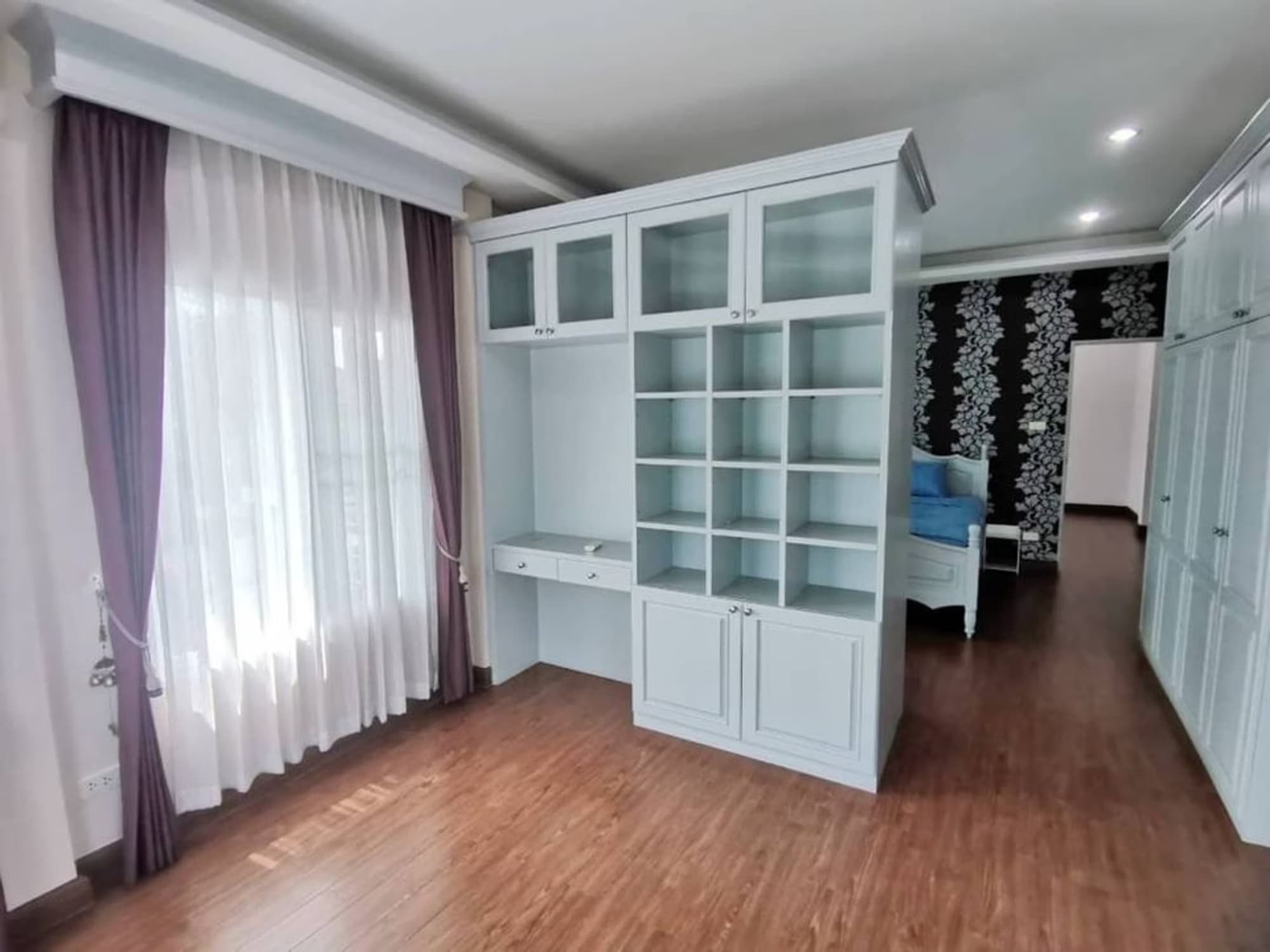 6 Bed House for Rent in San Sai - Image 7