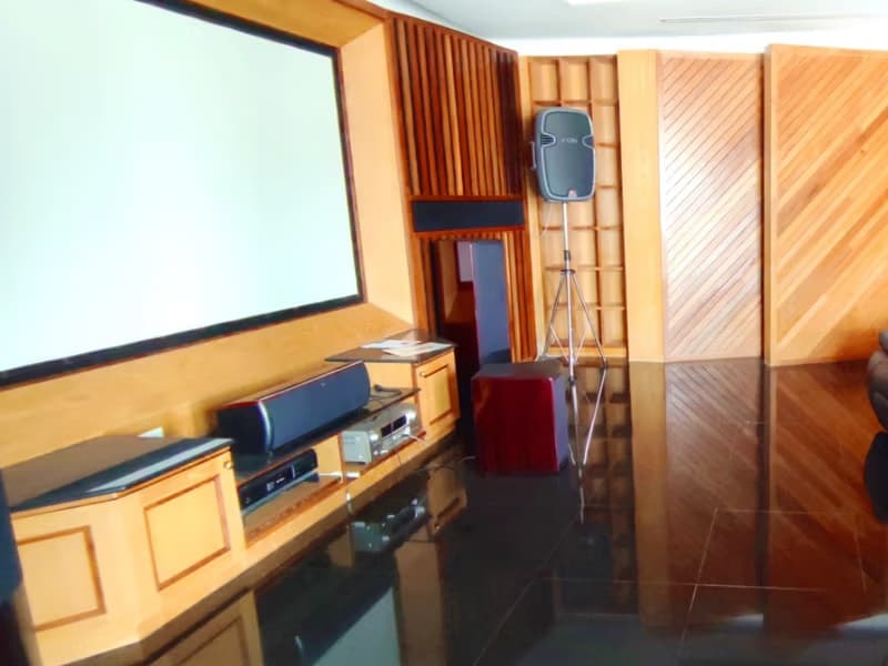 6 Bed House for Rent in Hang Dong District