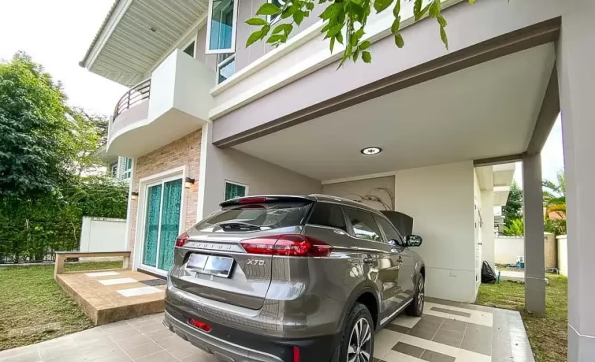 4 Bedroom House - Image 4