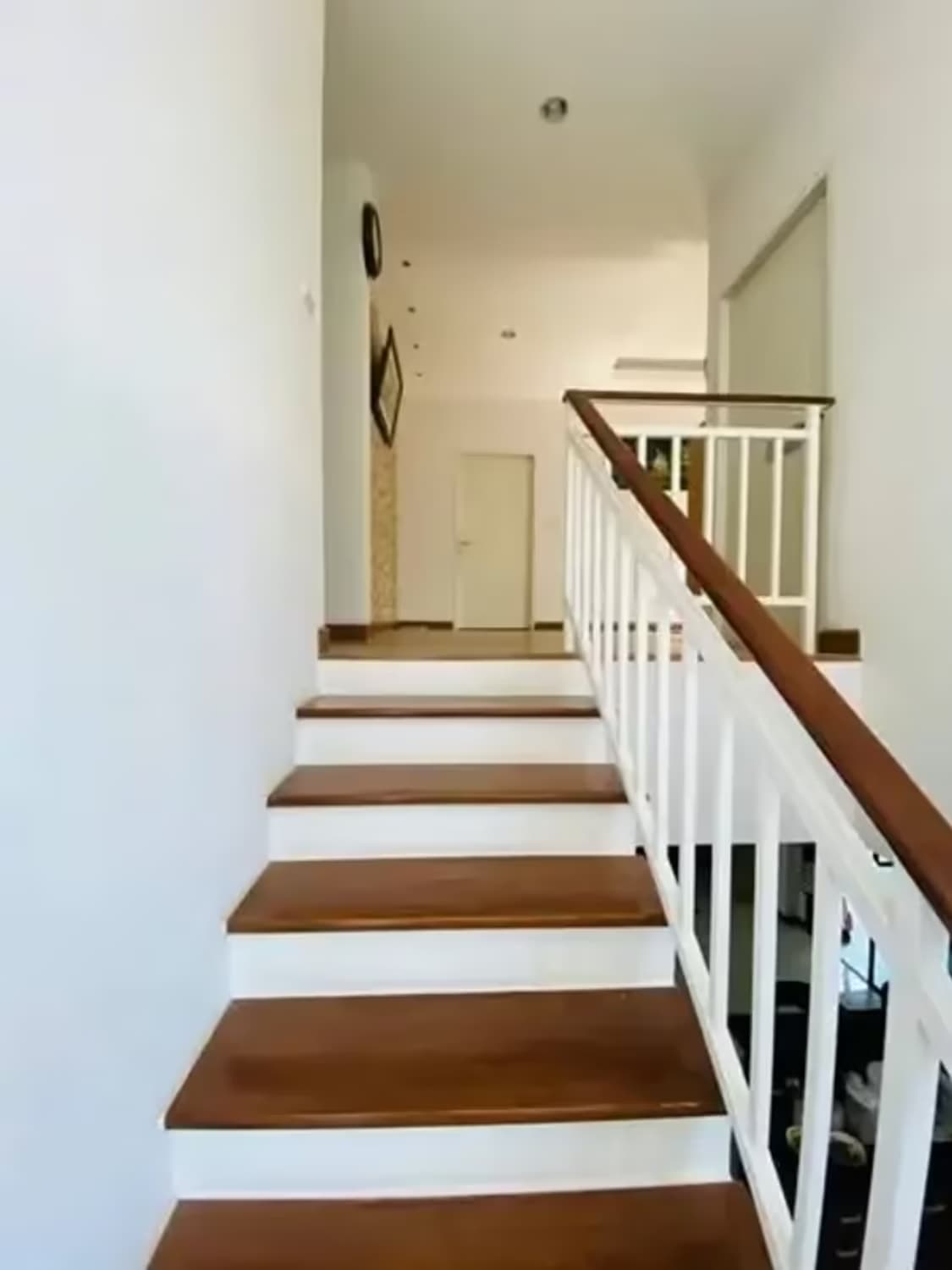 6 Bedroom House - Image 8