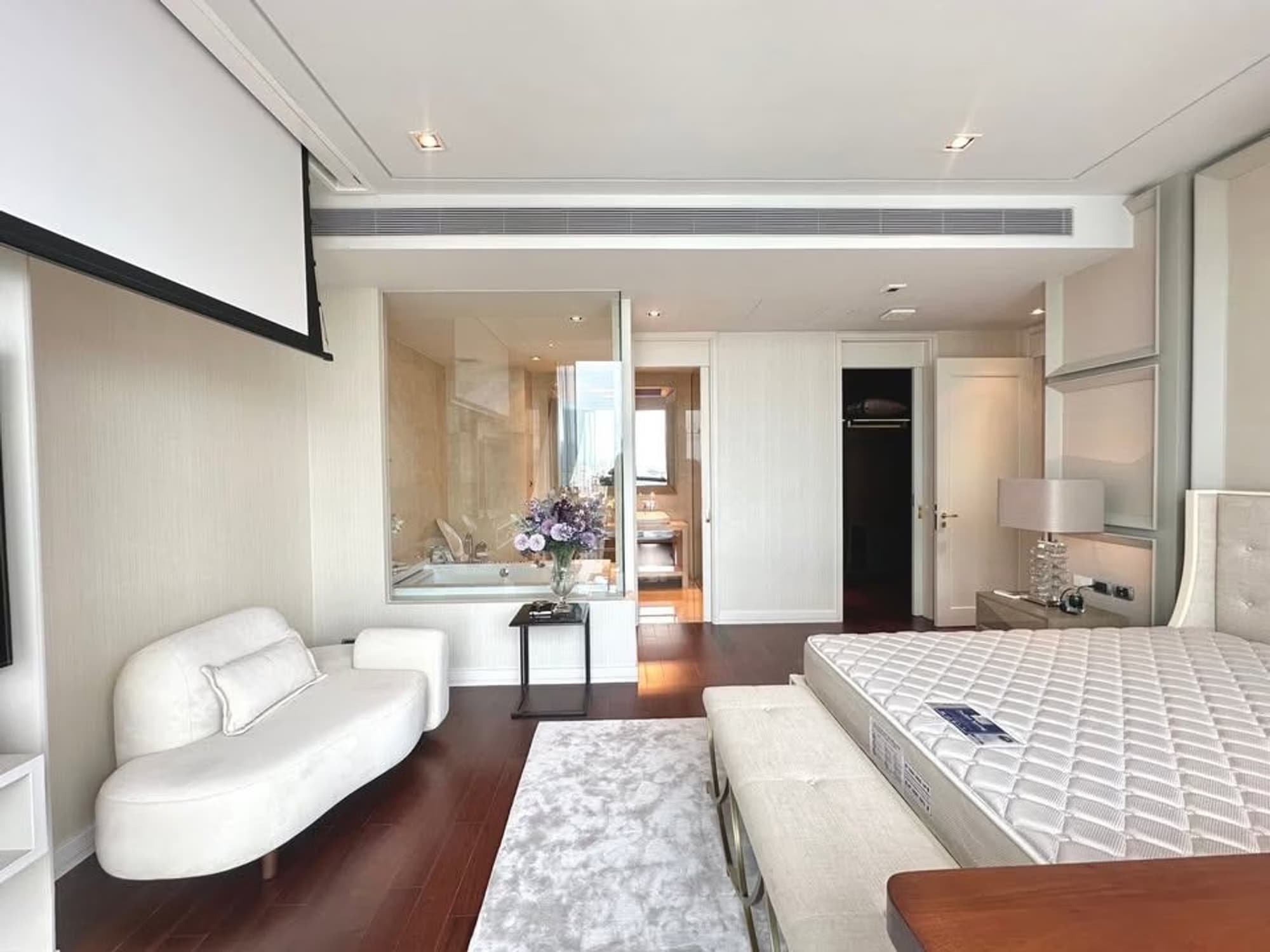3 Bed Condo for Rent in Watthana - Image 13