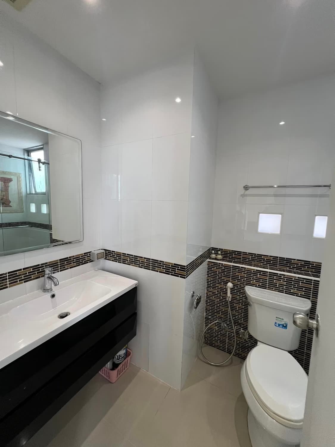 2 Bed Condo for Rent in Ratchathewi - Image 4