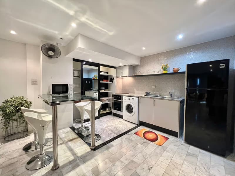 Condo for Rent, Sale at Hillside 3