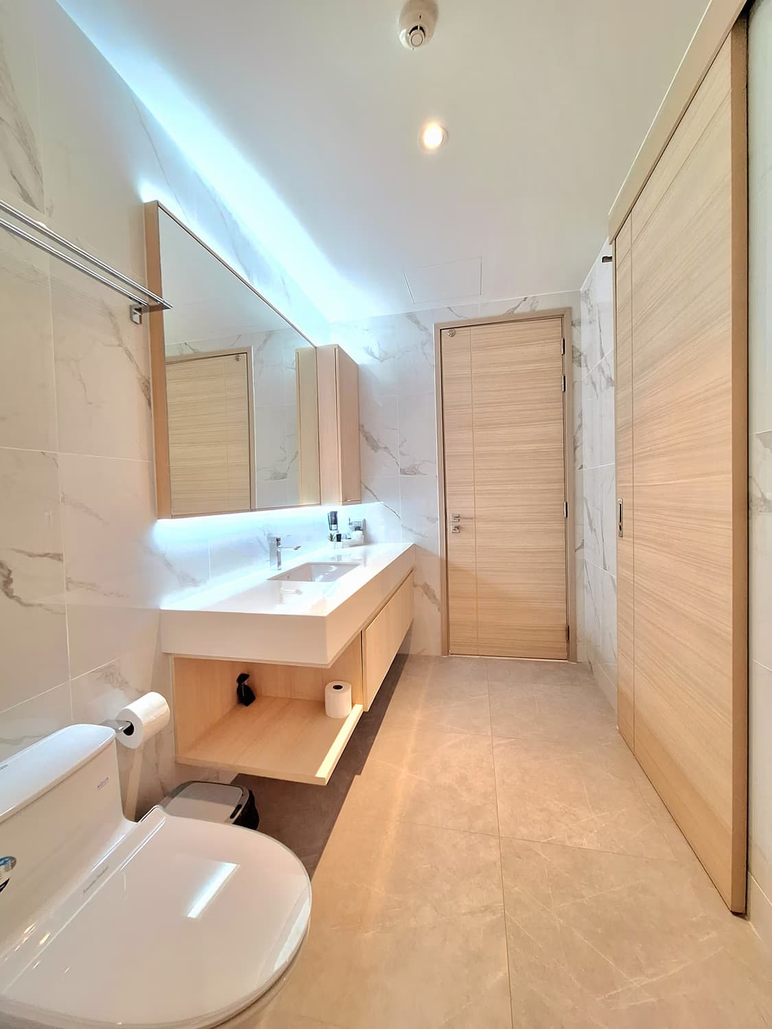 Condo for Rent at Bearing Residence - Image 6