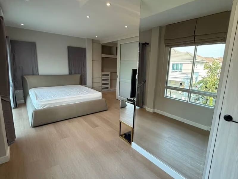 3 Bed Townhouse for Rent and Sale in Prawet