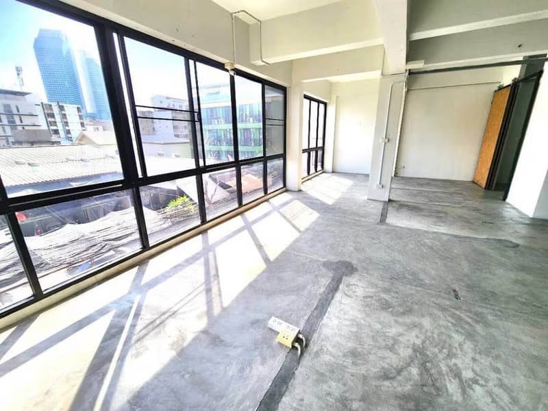 3 Bed Commercial for Rent and Sale in Din Daeng