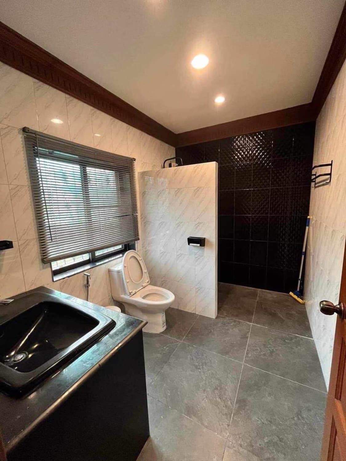 4 Bed House for Rent and Sale in Mueang Chiang Mai - Image 9