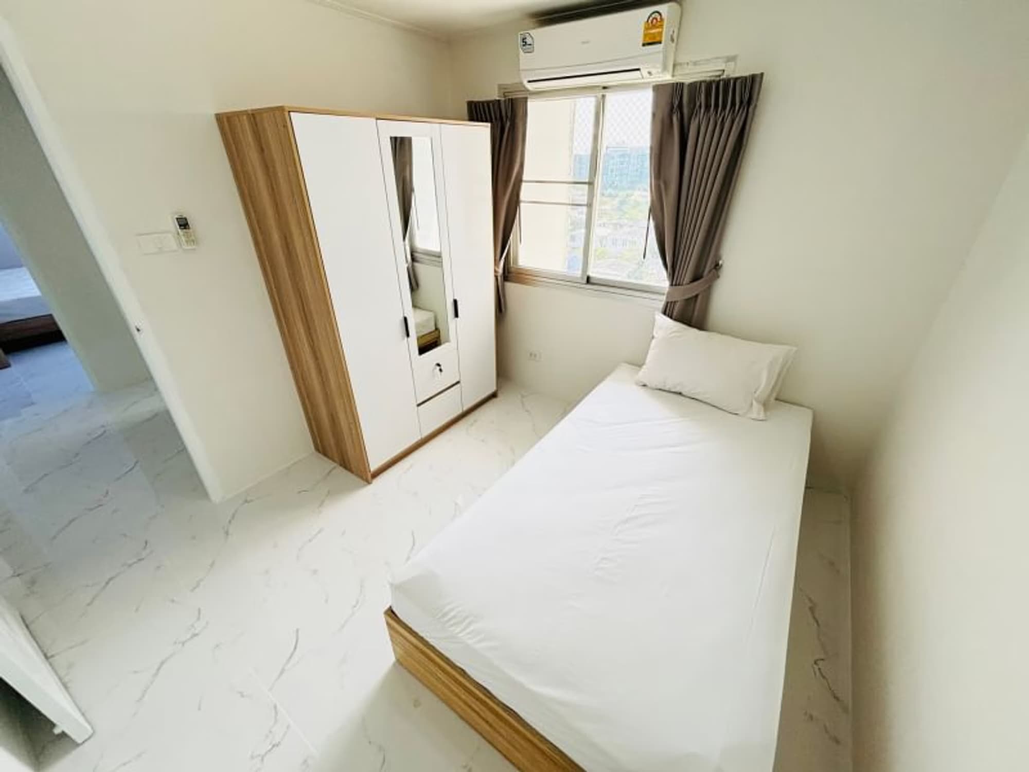 Condo for Rent at Waterford Park Rama 4 - Image 9