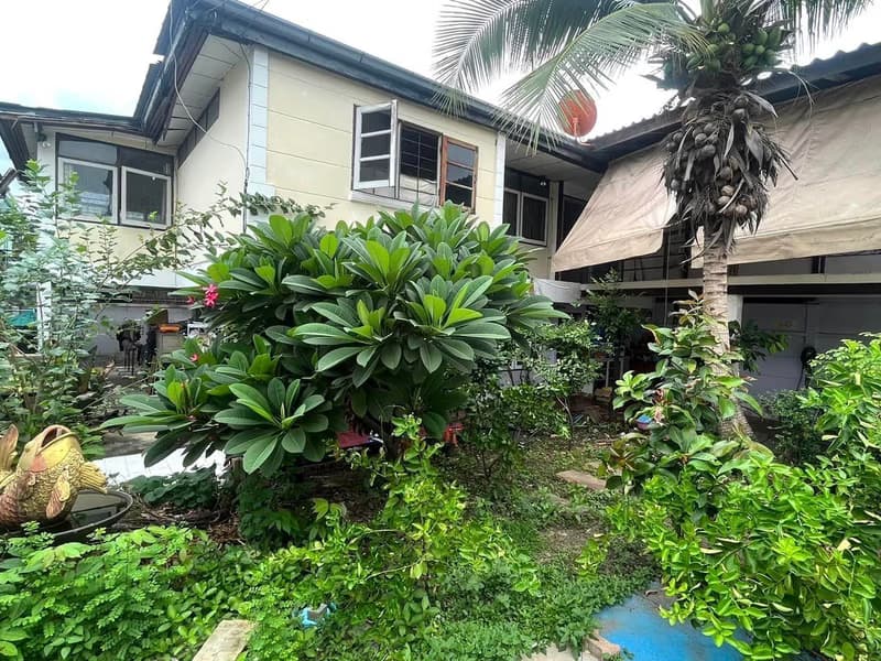 4 Bed House for Sale in Phra Nakhon