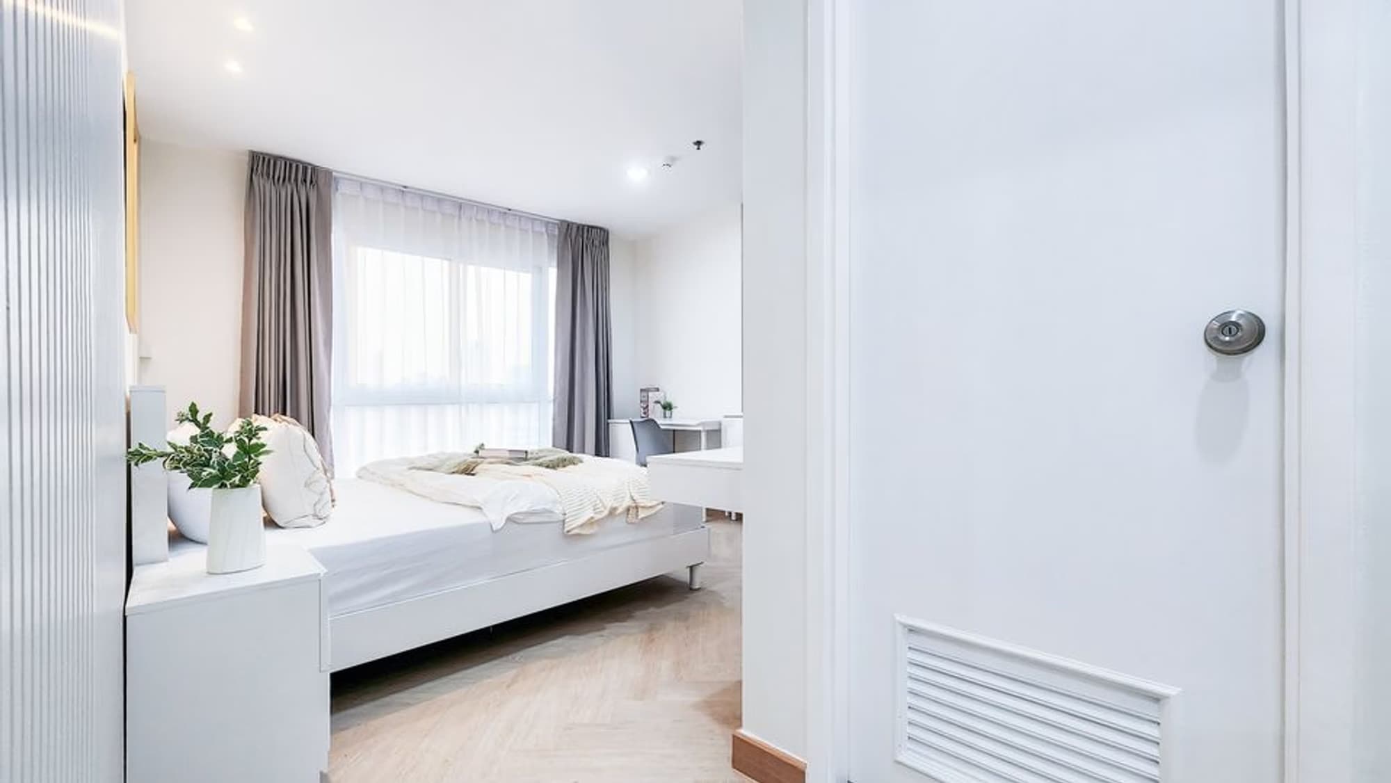 2 Bed Condo for Sale in Huai Khwang - Image 4