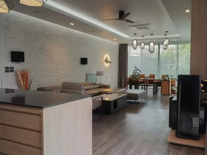 5 Bedroom House