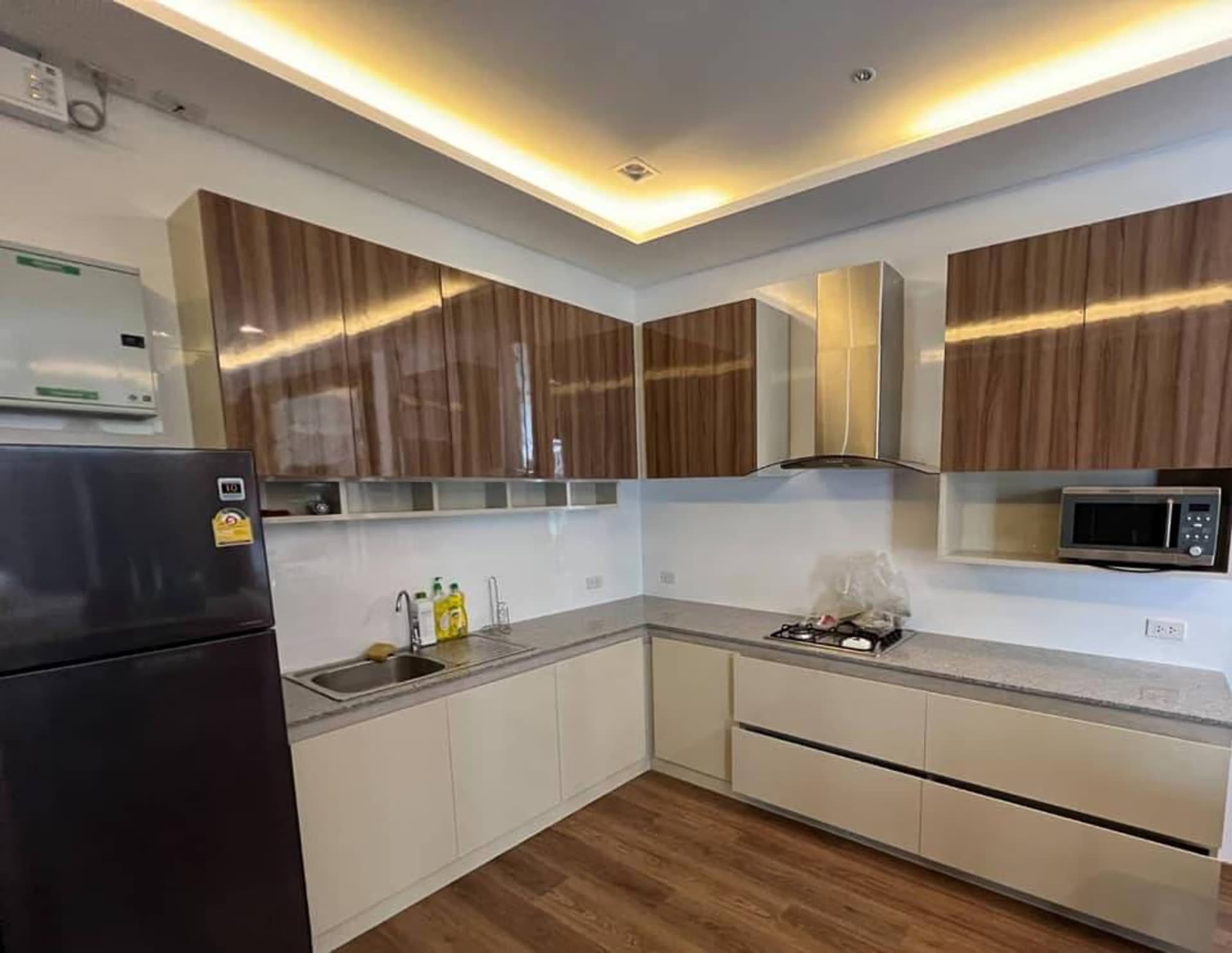 Pool villa house for rent in a frame - Image 6