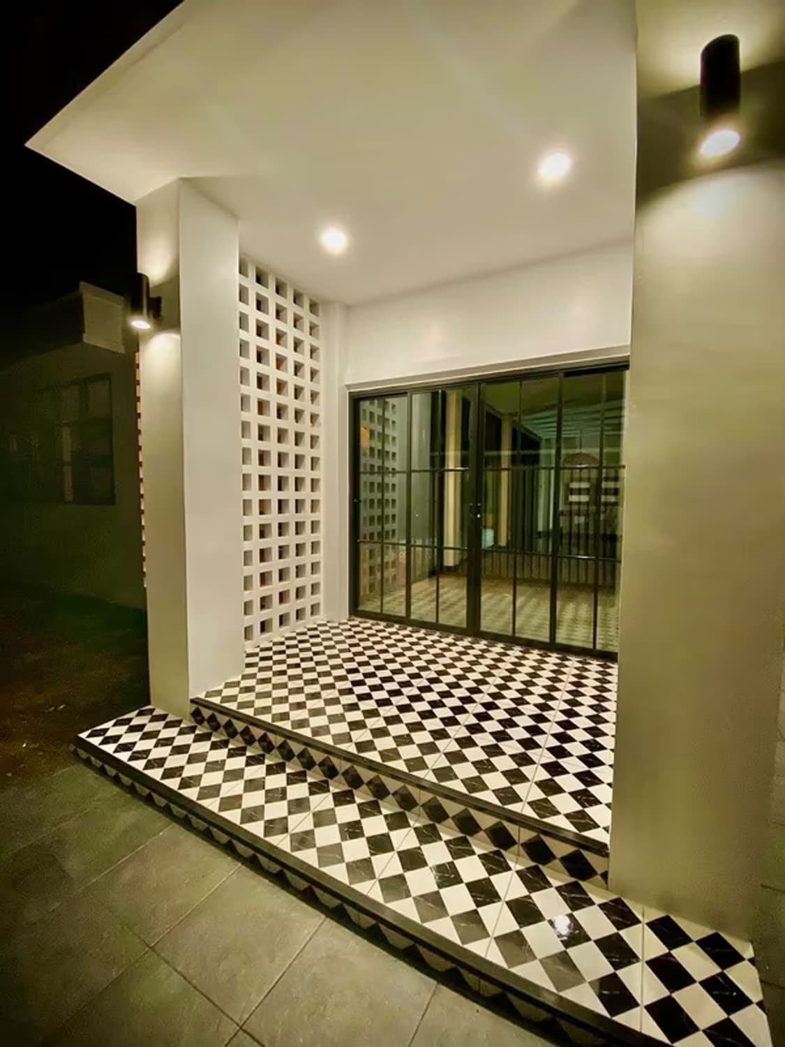 5 Bedroom House - Image 8