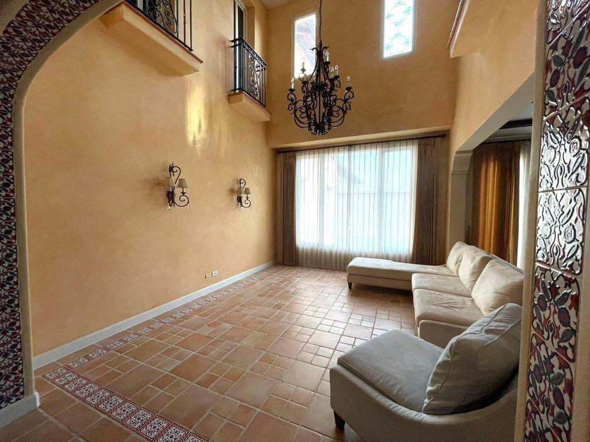 5 Bedroom House - Image 2