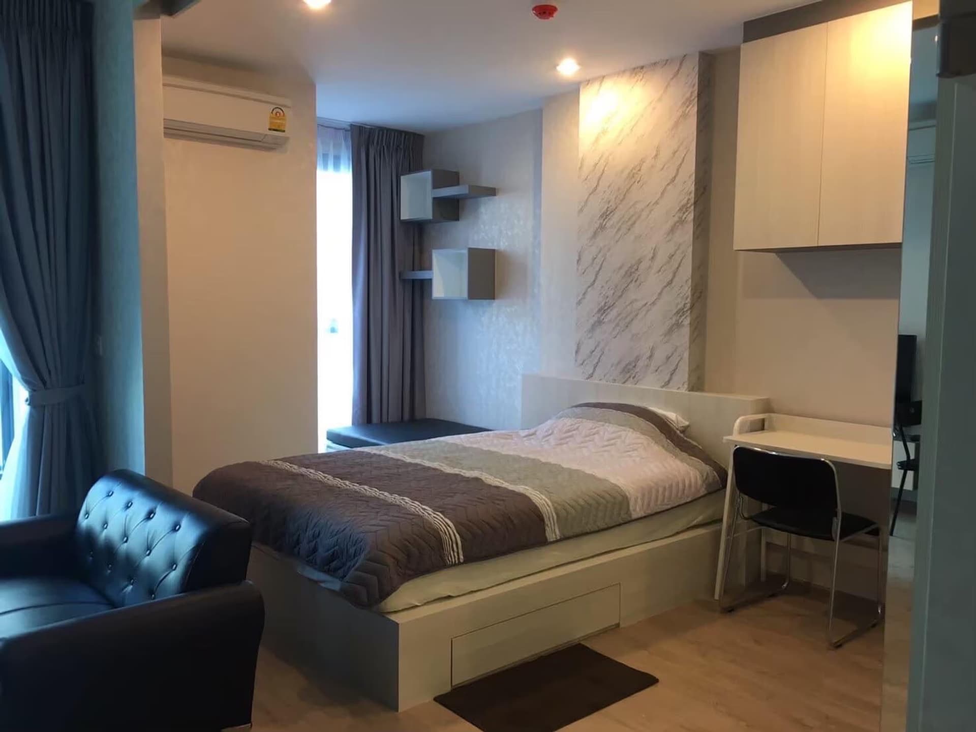 1 ห้องนอน คอนโด สำหรับ จำหน่าย ใน Bang Rak - Image 2