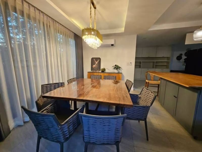 5 Bed House for Rent in San Sai District