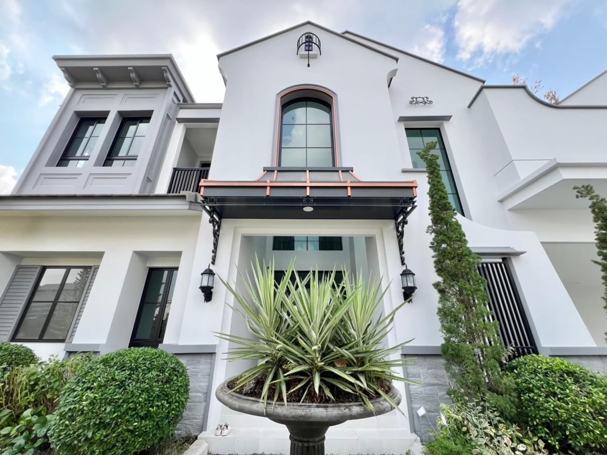 House for Sale at Nantawan Rama 9 - Krungthepkreetha - Image 1