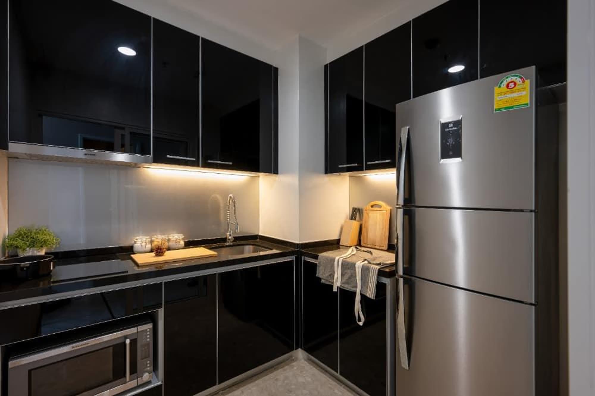 2 Bed Condo for Sale in Khlong Toei - Image 3