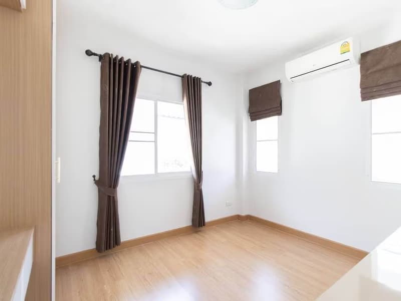 4 Bed House for Sale in Saraphi