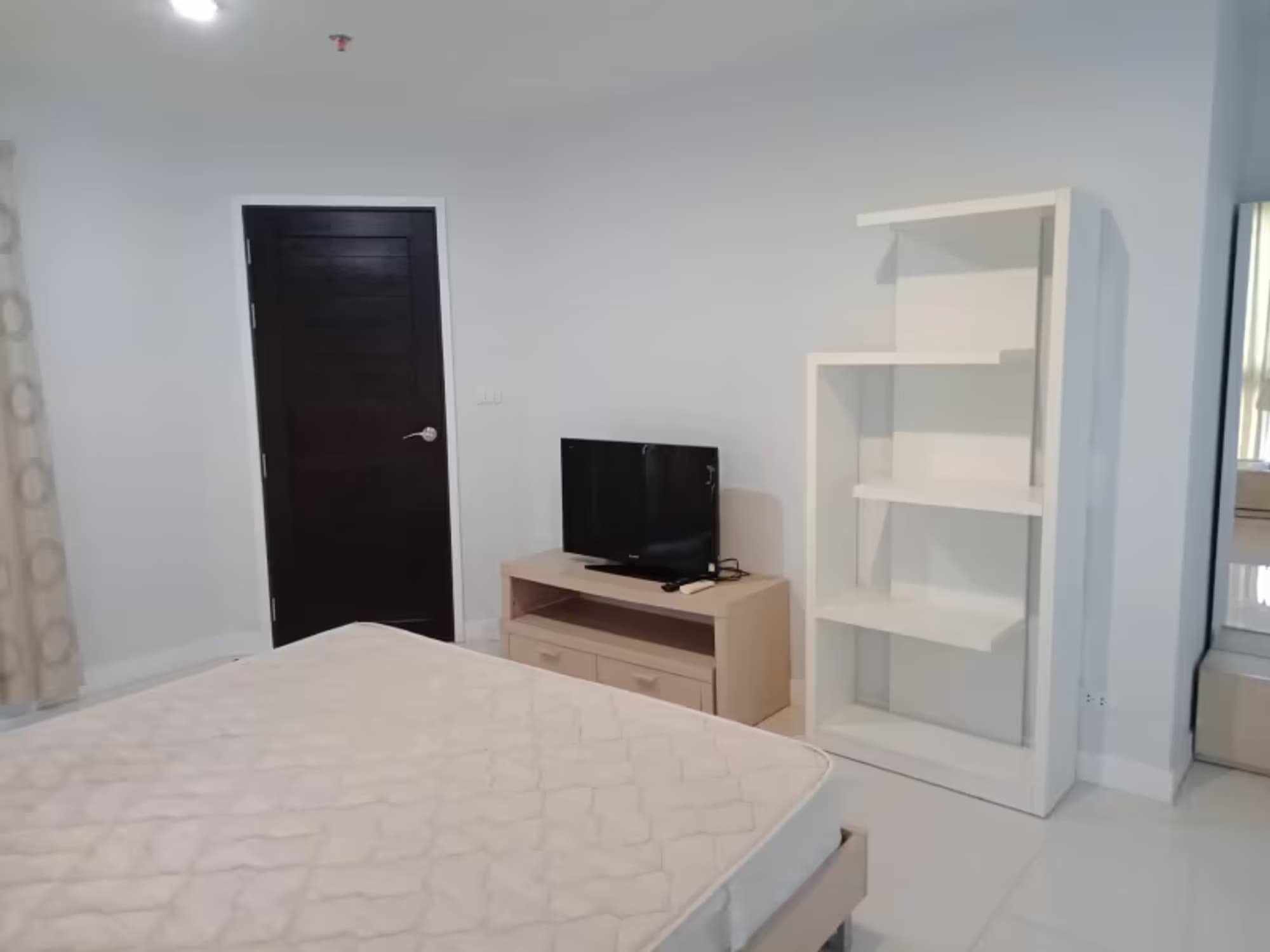 1 Bedroom Condo - Image 6