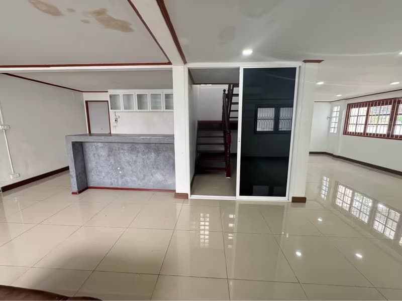 5 Bed House for Rent in Suan Luang