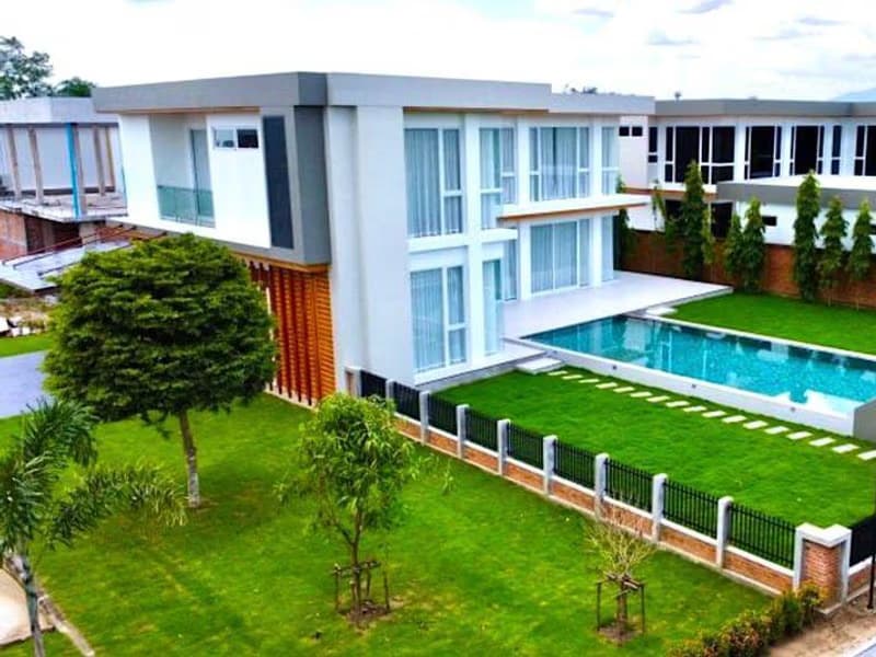 4 Bed house for Rent in San Kamphaeng