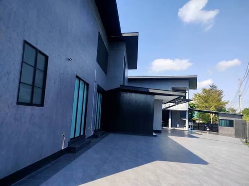 10 Bed House for Rent and Sale in Mae Rim