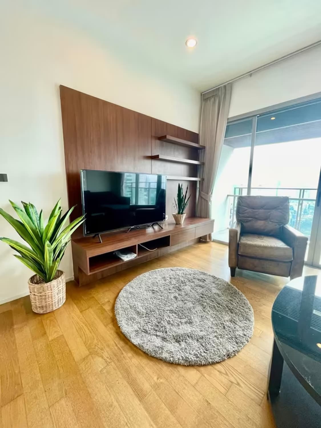 3 Bedroom Condo for Rent at The Madison - Image 4