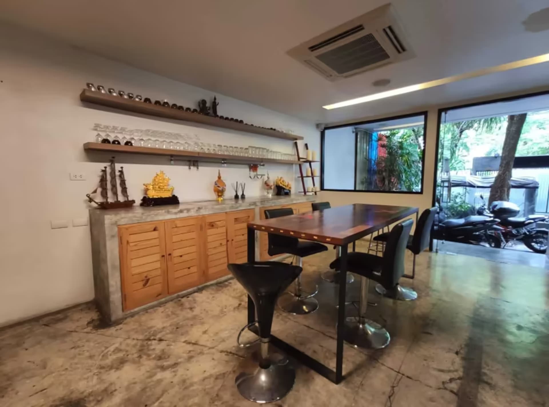 6 Bedroom House - Image 40