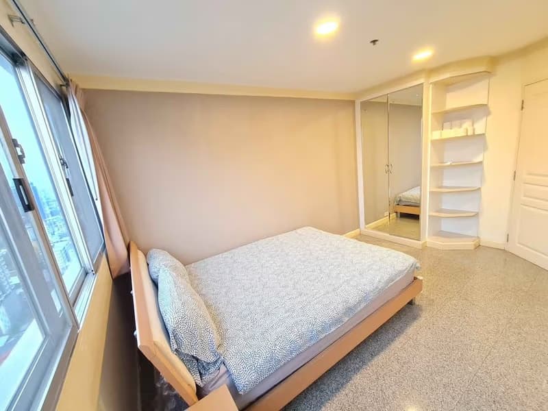 2 Bed Condo for Rent and Sale in Khlong Toei